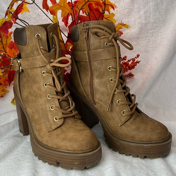 GBG Los Angeles, tan platform side zip ankle boots NWT - Picture 2 of 8